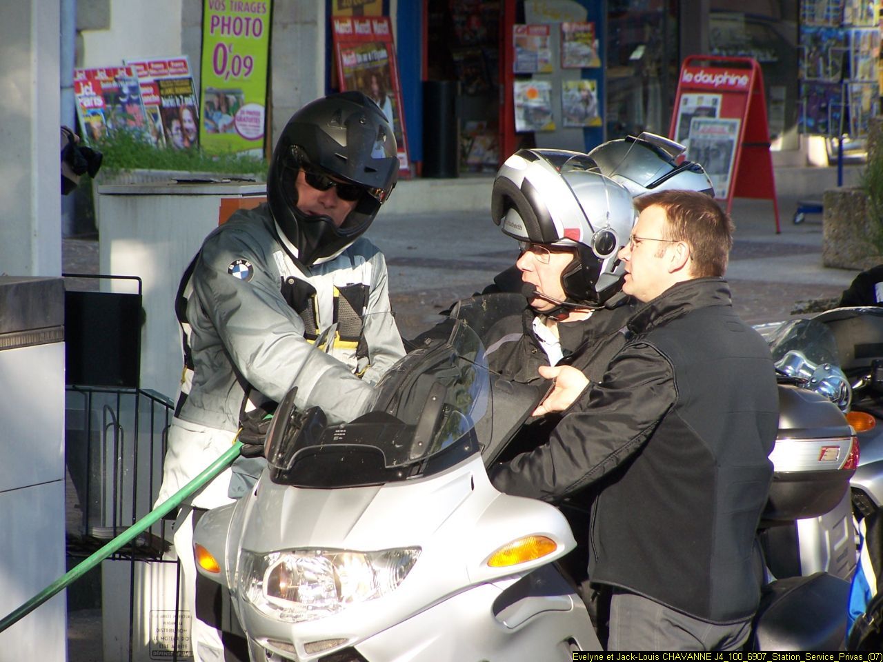 J4_100_6907_Station_Service_Privas_(07).JPG